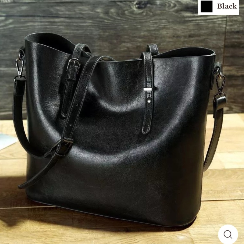 Pleather bag in black